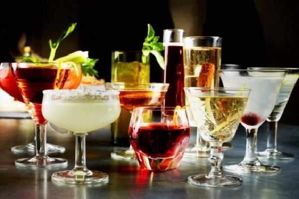 Cocktail có hàng trăm loại khác nhau về mùi vị, hương liệu, màu sắc. 