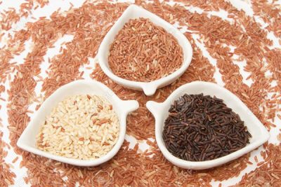 Gạo lứt là loại gạo được xay xát bỏ lớp vỏ trấu và giữ lại lớp vỏ cám