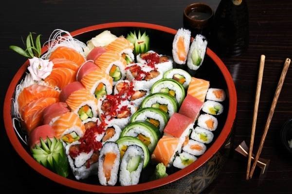 Kimbap và sushi thường hay bị nhầm lẫn là một