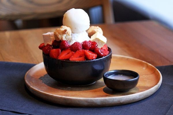 Với Bingsu, người ta có thể thoả sức kết hợp các nguyên liệu khác nhau