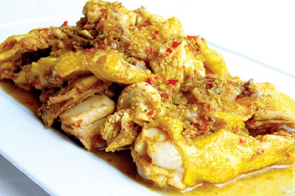 Thưởng thức gà kho gừng