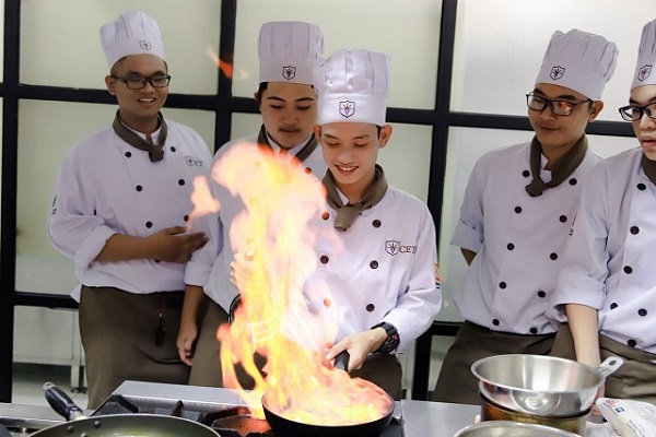 Học chuyên ngành Kỹ Thuật Chế Biến Món Ăn