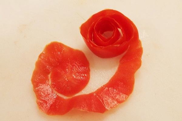 tỉa hoa hồng từ cà chua