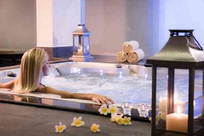 không gian thư giản với jacuzzi