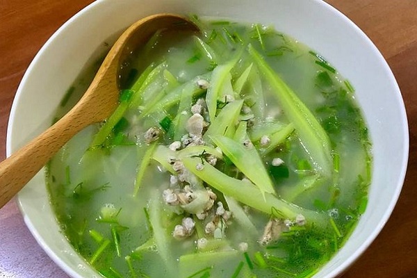 canh bầu nấu hến