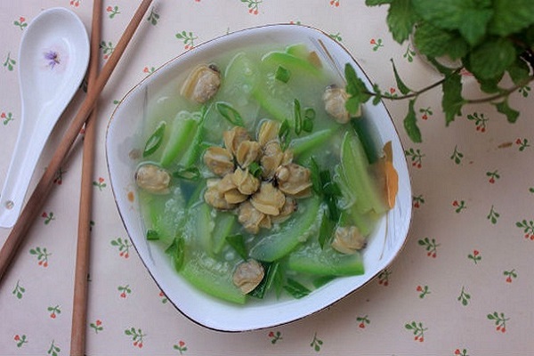 canh bầu nấu ngao