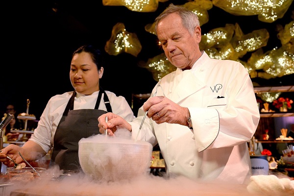 nhà hàng spago của wolfgang puck gây tiếng vang