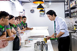 giảng viên giảng dạy