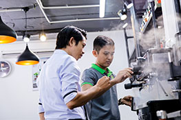 giảng viên hướng dẫn thực hành