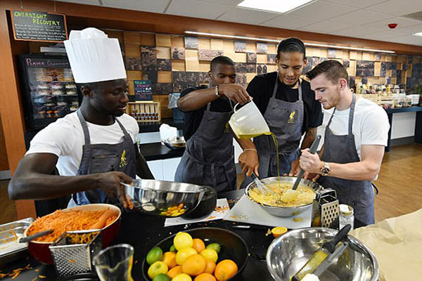 sinh viên tốt nghiệp trung cấp nấu ăn có thể làm việc tại các nhks nước ngoài