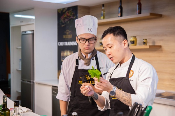 chef thiên long cho các bạn nhận biết nguyên liệu