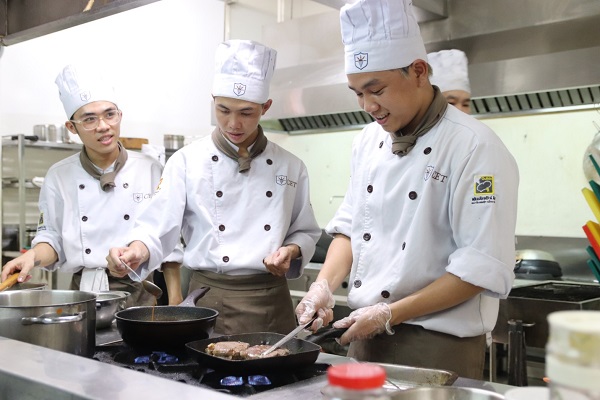 Lợi thế dành riêng cho sinh viên CET khi theo học Bếp Quốc tế