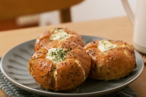 Bánh mì bơ tỏi – Kokotaru