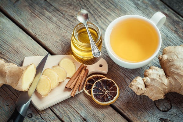 Cách làm trà gừng mật ong trị đau họng - tăng sức để kháng - CET