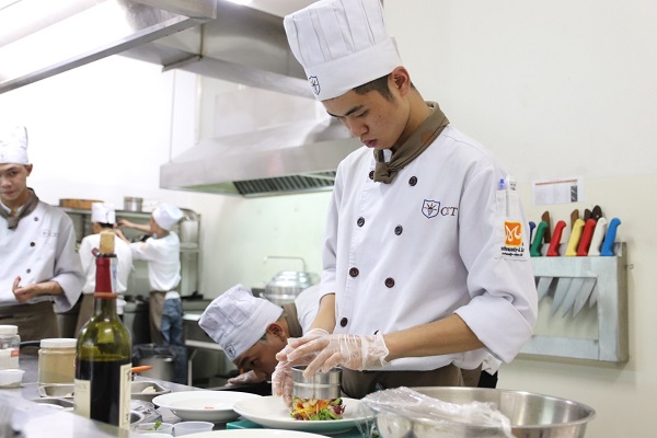 CET Nha Trang đào tạo nghề bếp