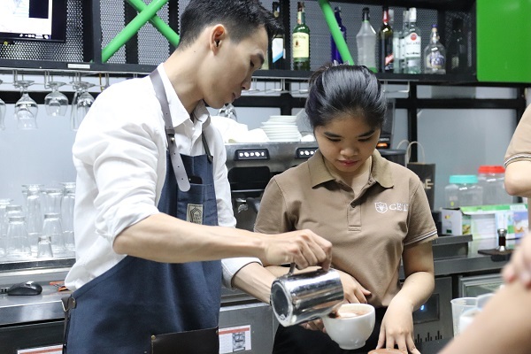 18 tuổi học bartender có được không