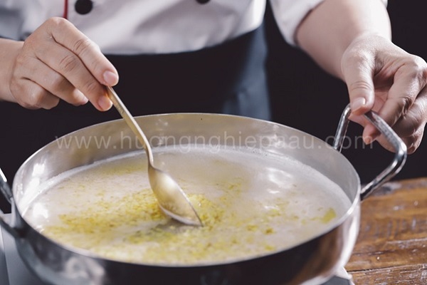 cách làm bánh trung thu trứng muối tan chảy