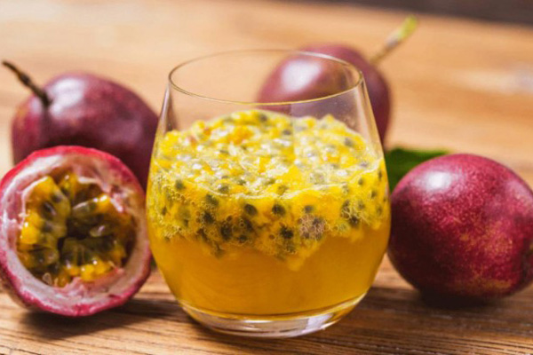 Lọc hạt chỉ lấy phần nước của chanh dây