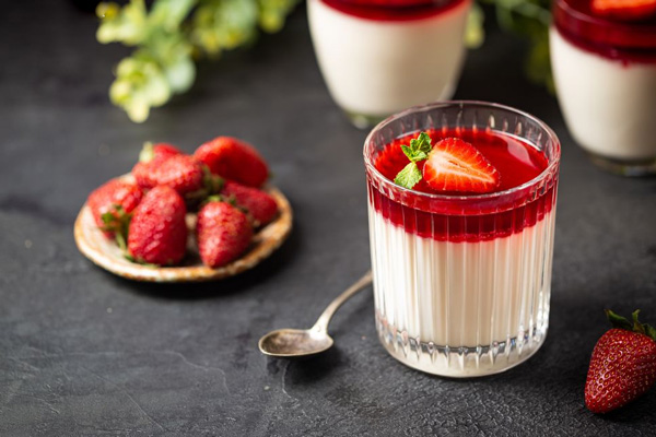 Thành phẩm panna cotta chua chua ngọt ngọt