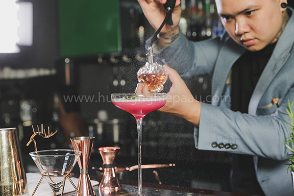 Các bartender đã sáng tạo nên rất nhiều công thức cocktail hấp dẫn