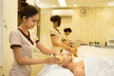 nhân viên spa chuyên nghiệp