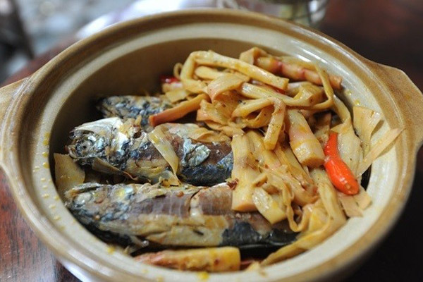 Cá Nục Kho Măng Chua