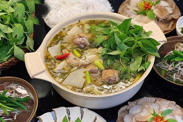 Lẩu Gà Măng Chua