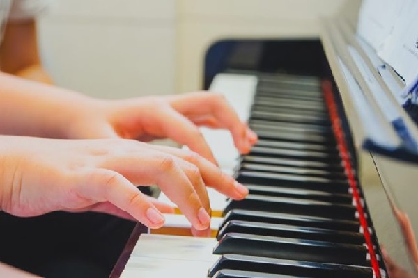 1 khóa học piano bao nhiêu tiền