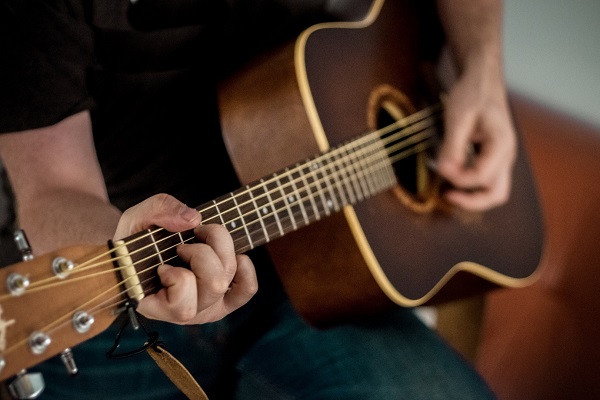 học guitar bao nhiêu tiền