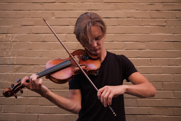 Học Violin Mất Bao Lâu Mới Chơi Được Thành Thạo?