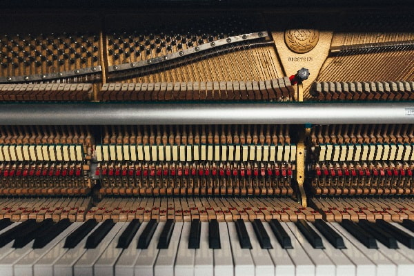 cách tạo ra âm thanh của piano