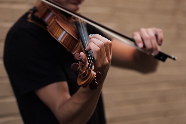 Học Violin Có Đắt Không? Những Yếu Tố Ảnh Hưởng Đến Học Phí Violin