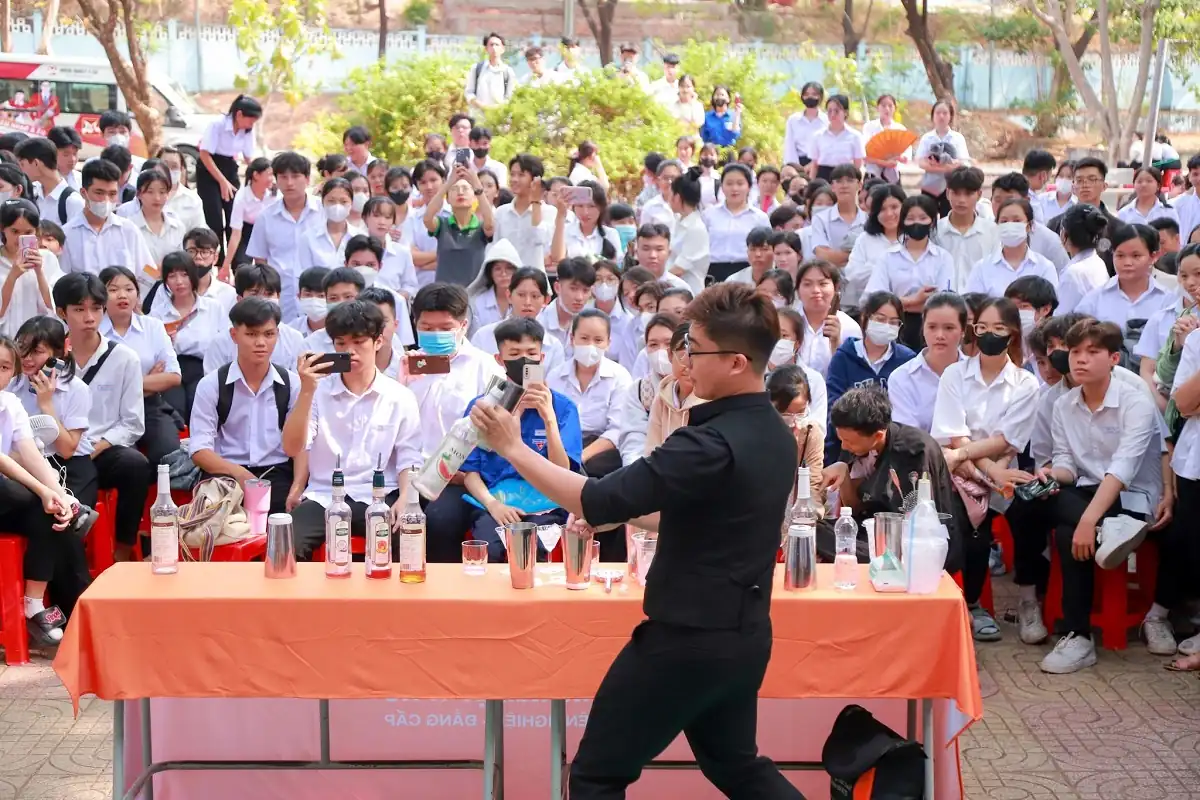 màn biểu diễn flair bartending